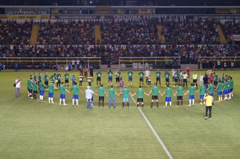 VÍDEO: Homenagem à Chapecoense marca noite no Majestoso — foto 4