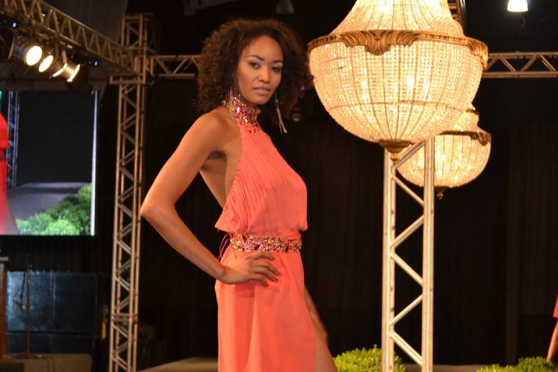 Estudantes de moda exibem looks para o Verão 2018 no EnModa — foto 2