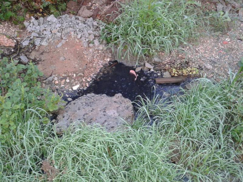 Moradores reclamam de esgoto a céu aberto em loteamento — foto 3