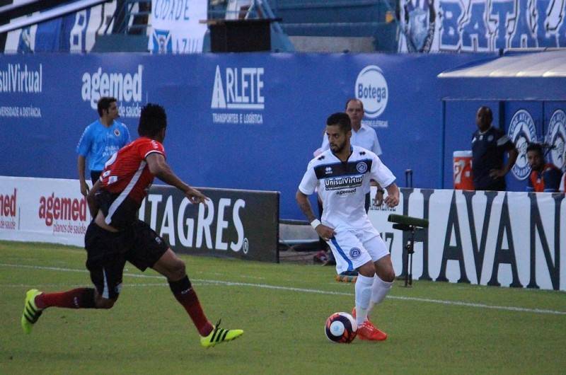 Tubarão vence Joinville por 2 a 0 com gols de Rentería — foto 1