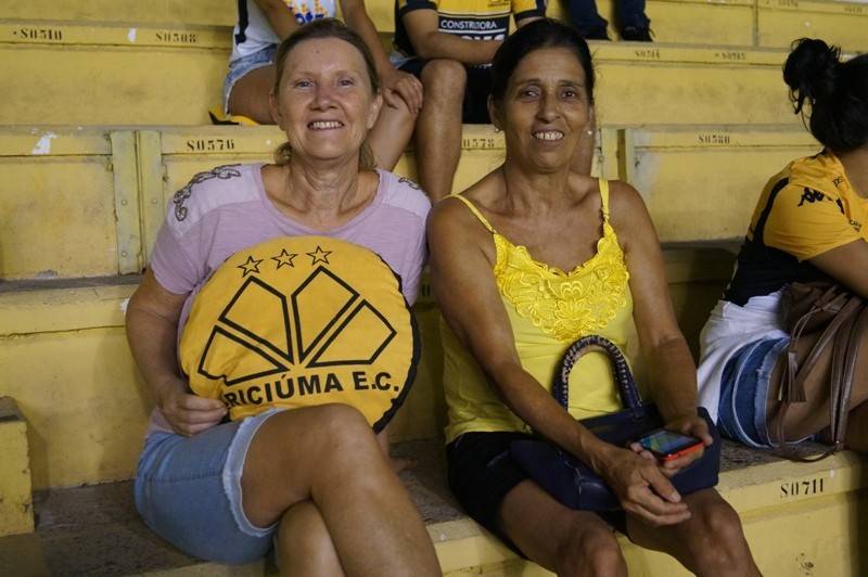 Mais de dois mil enfrentam o calor para ver o Tigre — foto 1