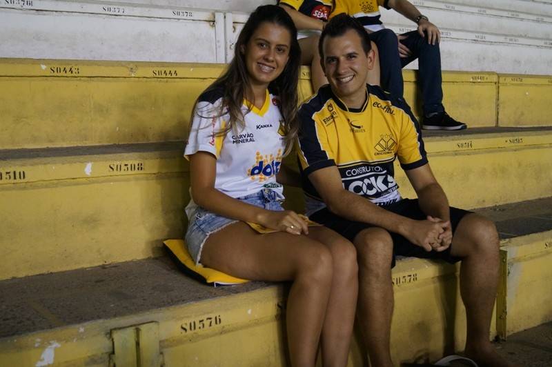 Mais de dois mil enfrentam o calor para ver o Tigre — foto 2