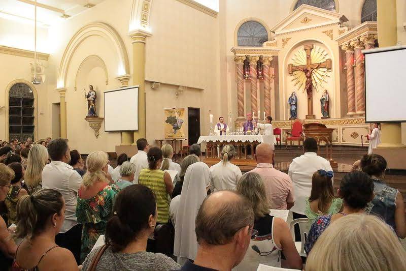 Fiéis recebem as cinzas e são motivados à ação — foto 1