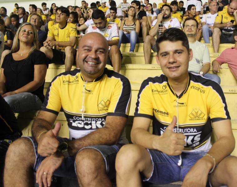 Torcida carvoeira faz sua parte e apoia o Tigre — foto 2