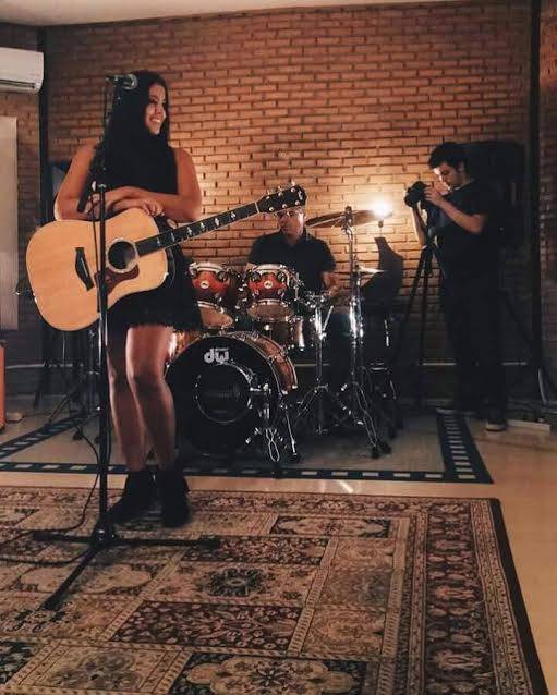 VÍDEO: Caroline Alves tem música e feminismo como bandeiras — foto 1