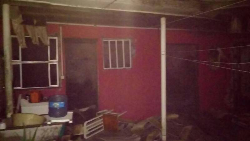Residência é parcialmente destruída em incêndio — foto 3