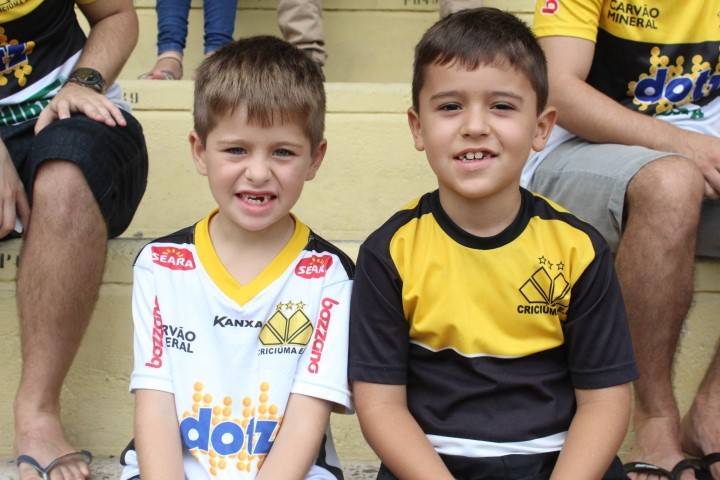 Domingo com sol tímido leva tricolores ao Majestoso — foto 2