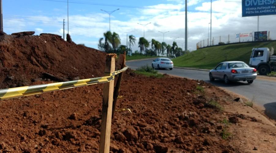 Buraco vai tomando jeito de túnel na SC-445 — foto 1