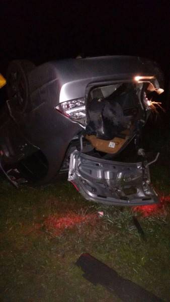 Automóvel sai da pista e capota nas margens da SC-290 — foto 1