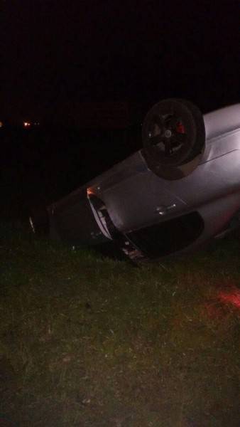 Automóvel sai da pista e capota nas margens da SC-290 — foto 3