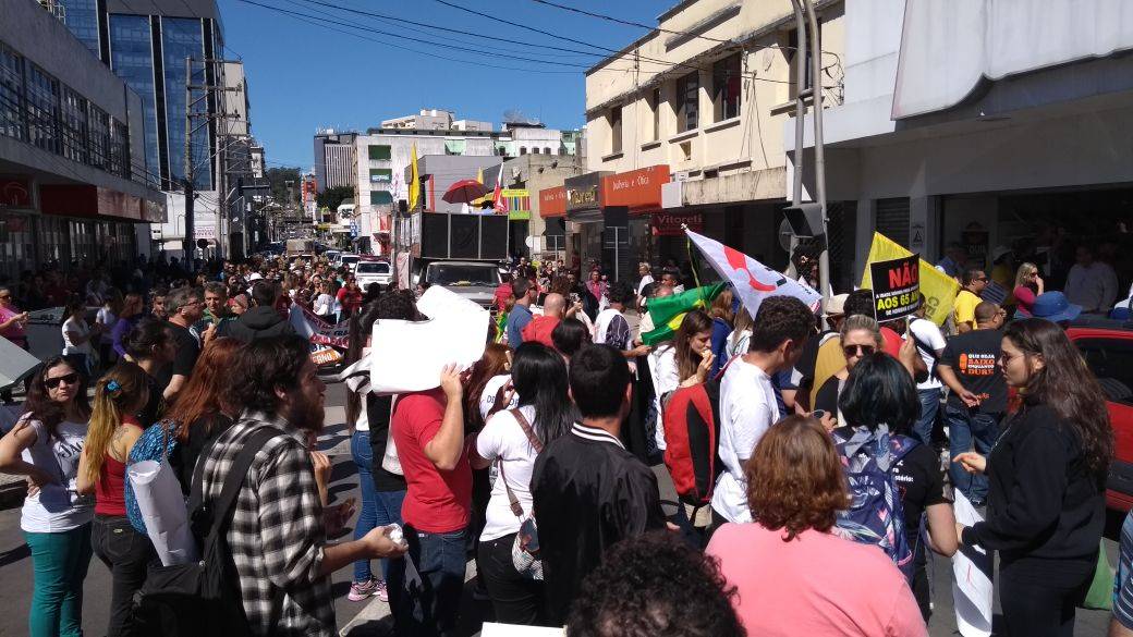 Para os organizadores, oito a dez mil na greve geral — foto 1
