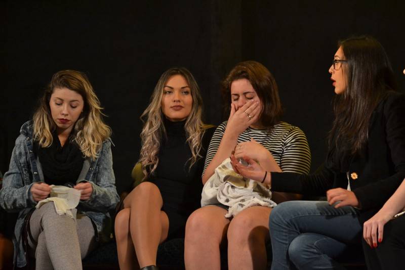 Estudantes de Artes Visuais sobem ao palco para a 10º Mostra de Teatro — foto 1