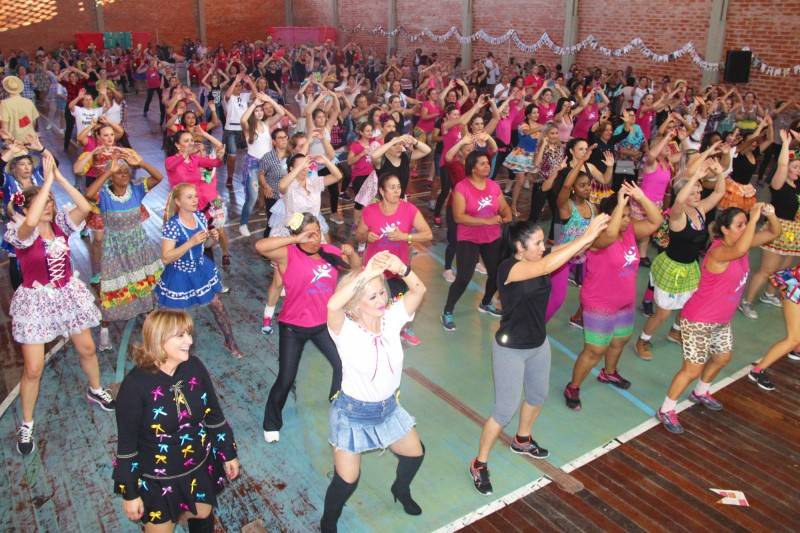 Festa junina embala participantes do Programa Ritmo e Saúde — foto 1