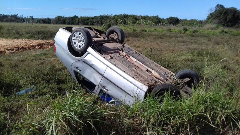 Após capotamento, crianças e motorista são encaminhadas ao hospital — foto 4