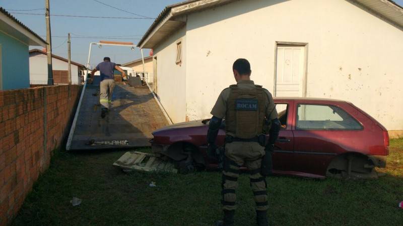 Polícia Militar encontra veículos parcialmente desmontados — foto 1