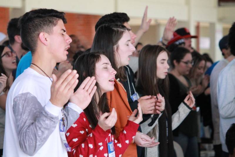 Maranathá reúne jovens no Santuário Diocesano Nossa Senhora de Caravaggio — foto 1