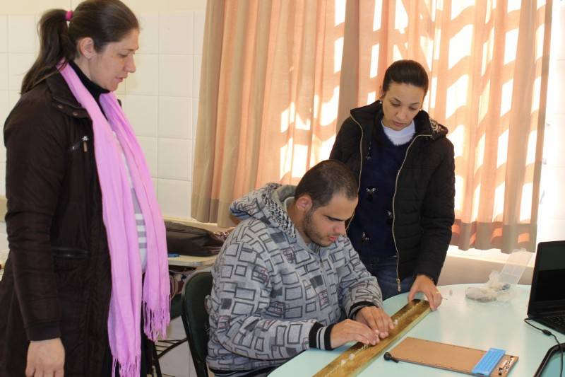 Projeto de professoras visa aprendizado de cálculo para deficientes visuais — foto 1