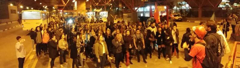 Manifestantes protestam contra alta tarifa do transporte público — foto 2