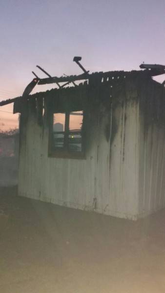 Idosa morre carbonizada durante incêndio em residência — foto 1