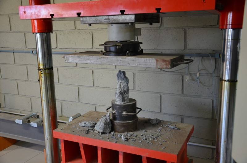 Laboratório de Engenharia Civil ajuda alunos a unirem a teoria à prática — foto 1