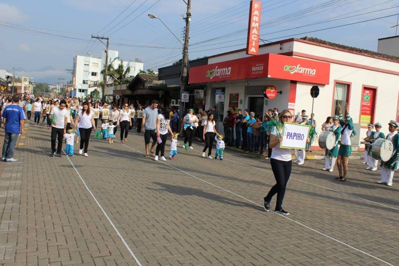 Desfile Cívico reúne mais de 2 mil pessoas em Nova Veneza — foto 2