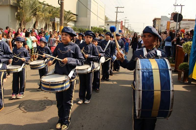 Mais de mil pessoas no desfile em Forquilhinha — foto 2