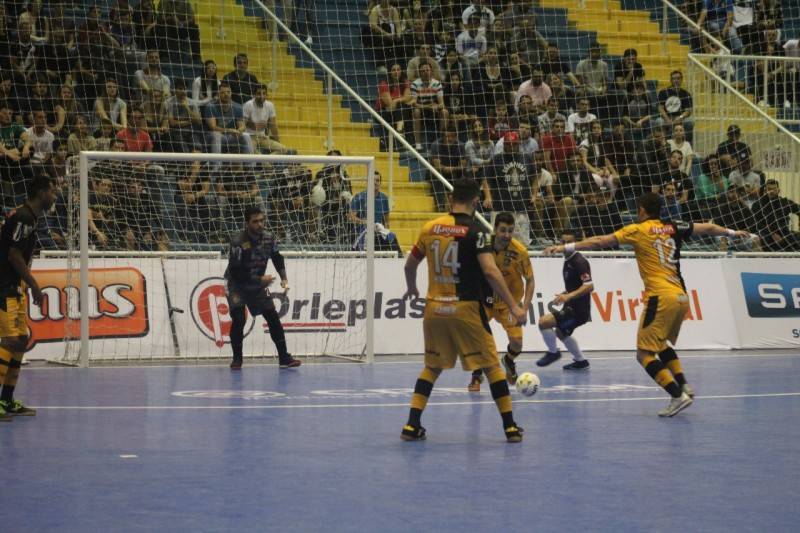 Tubarão Futsal joga bem, mas perde para o Sorocaba — foto 1