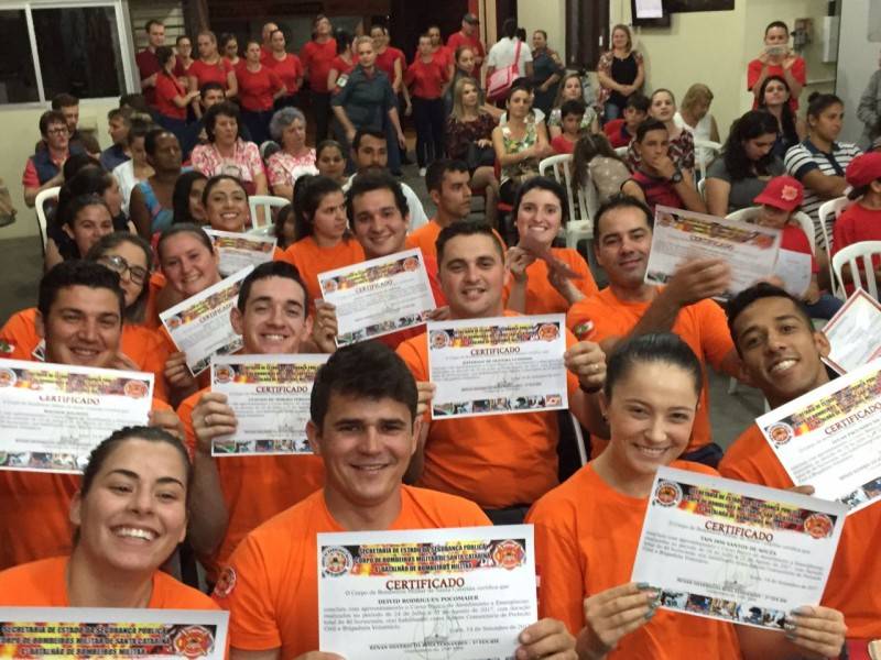 Integrantes da comunidade são formados pelo Corpo de Bombeiros de Içara — foto 5