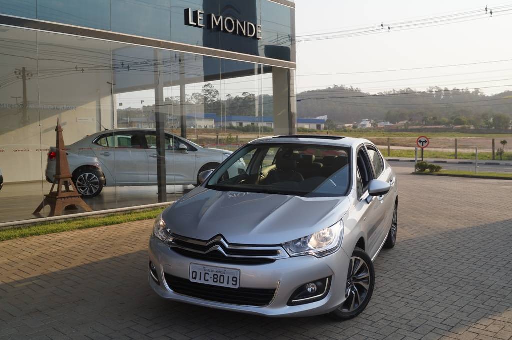 Impressões em 60 minutos - Citroen C4 Lounge THP 2017 — foto 2