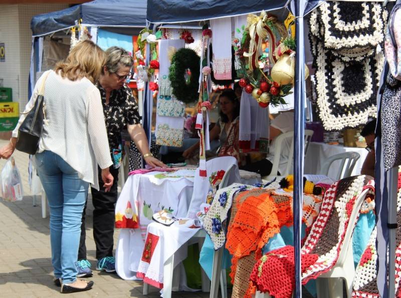 Feira de artesanato na praça aumenta visibilidade do projeto Mãos Unidas — foto 1