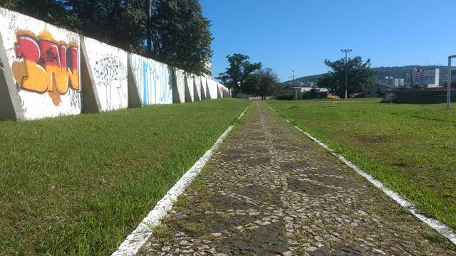 Uma escola adventista do lado da igreja católica — foto 1