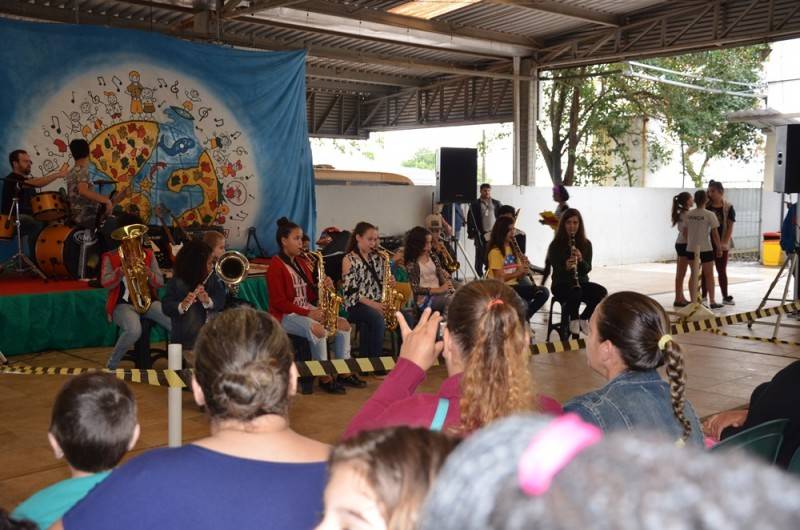 Dia de festa para as crianças e famílias do Bairro da Juventude — foto 1