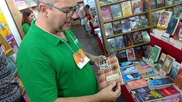 VÍDEO: Youtubers e Dan Brown mandando na Feira do Livro — foto 2