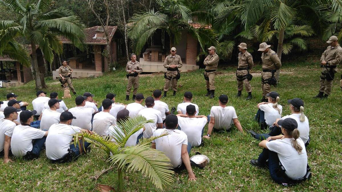 Treinamento duro para os novos policiais militares — foto 1