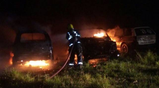 Três viaturas da Polícia Militar são incendiadas — foto 1