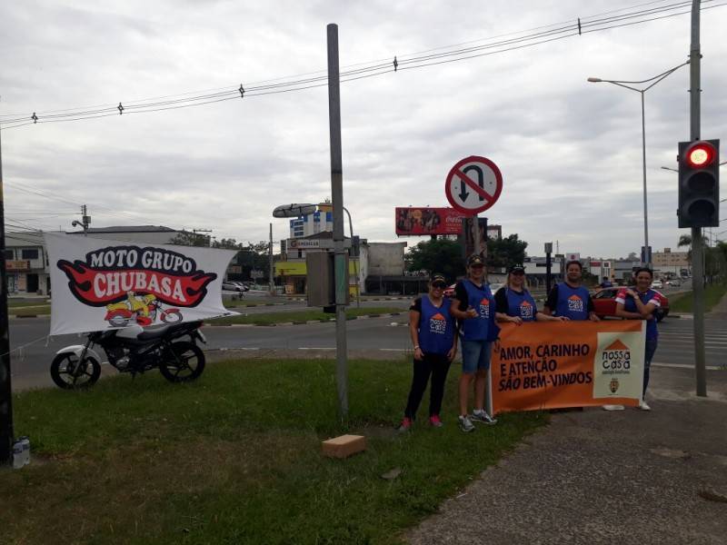 Pedágio da Nossa Casa mobiliza voluntários em Criciúma — foto 1