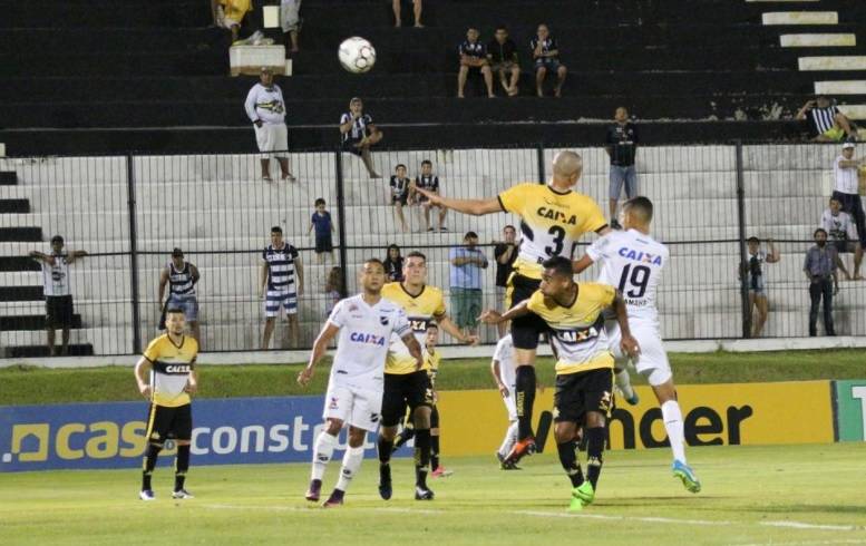 Tigre joga mal e toma virada do lanterna — foto 2
