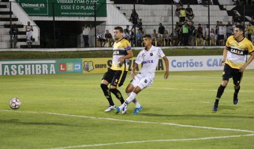 Tigre joga mal e toma virada do lanterna — foto 3