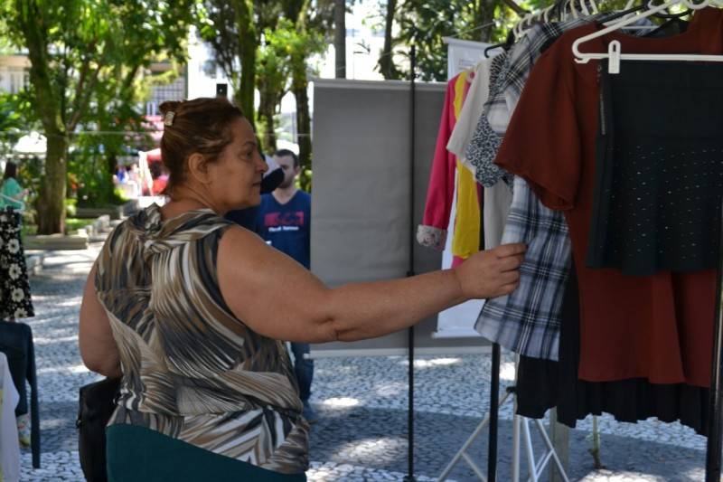 Praça Nereu Ramos recebe moda sustentável através do Rebazar — foto 1