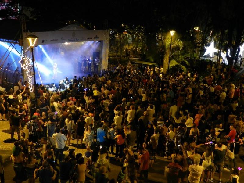 Noite de sexta teve a magia de Natal na Praça Nereu Ramos — foto 1