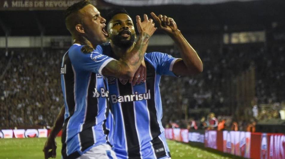 Foguetório e festa para os gremistas de Criciúma — foto 1