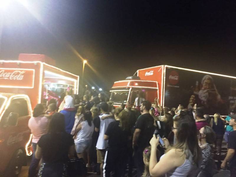 VÍDEO: Caravana da Coca-Cola traz magia do Natal a Criciúma — foto 1