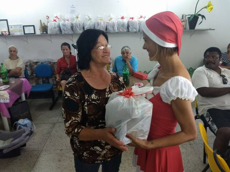 Associação Unidos Contra o Câncer celebra o Natal — foto 1