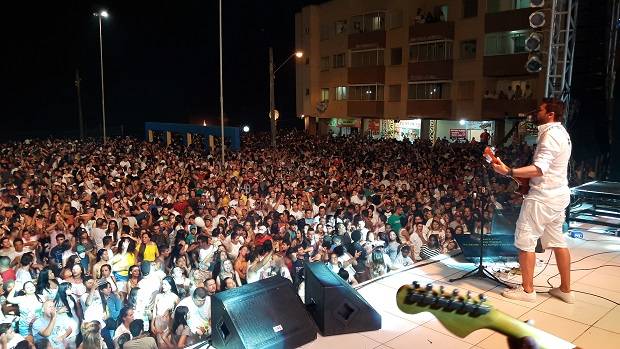Milhares celebram a virada no Arroio do Silva — foto 2