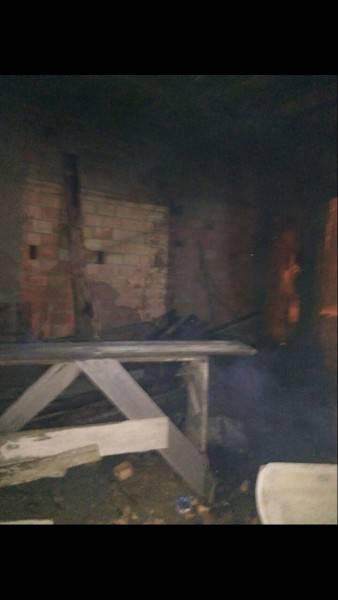 Incêndio atinge casa em construção — foto 1