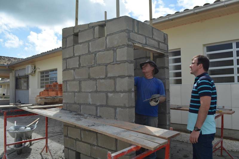 Escolas recebem manutenção para o retorno das aulas — foto 1
