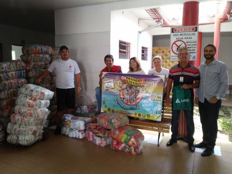 Alimentos arrecadados no Passeio Ciclístico são entregues — foto 1