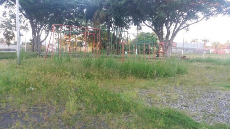 Praça da Santa Bárbara sofre com falta de manutenção — foto 4
