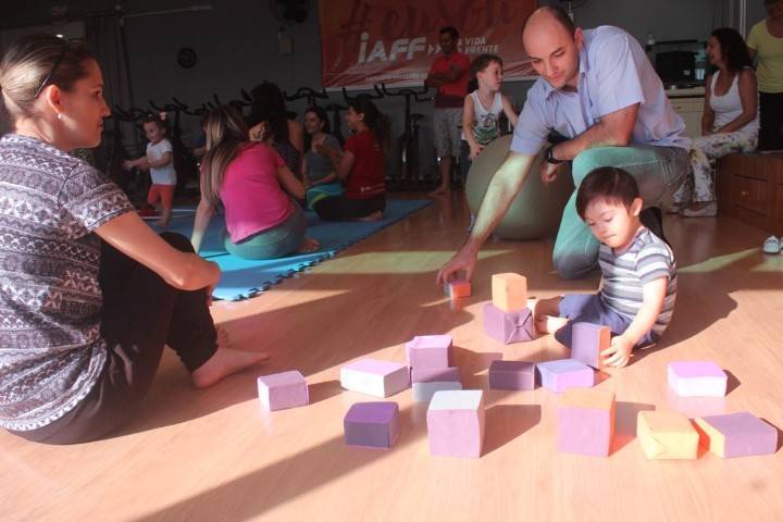 Oficina de Circo proporciona interatividade entre pais e filhos — foto 1