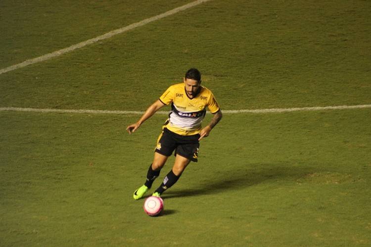 Empate amargo no Heriberto Hülse — foto 2